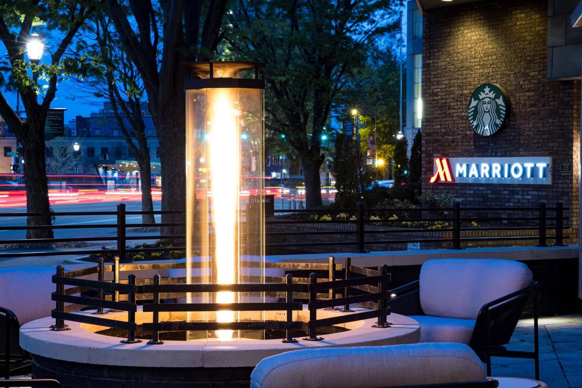 Richmond Marriott Hotel Екстериор снимка